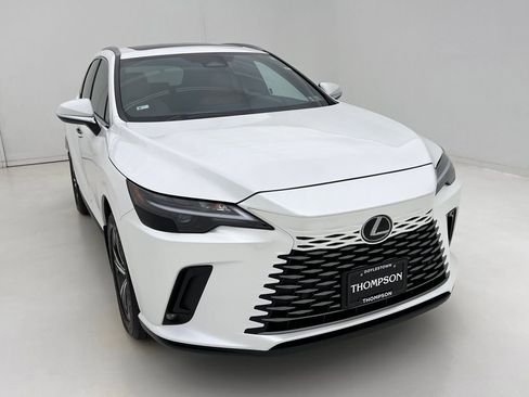 Used 2023 Lexus RX 350 AWD image 3