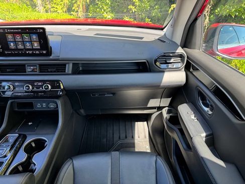 Certified 2025 Honda Pilot Touring image 28