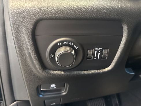 New 2025 Jeep Grand Cherokee Laredo w/ Luxury Tech Group I image 19