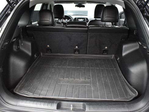 Used 2019 Jeep Cherokee Latitude Plus image 9