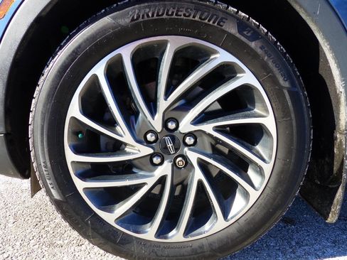 Used 2019 Lincoln Nautilus Reserve image 13