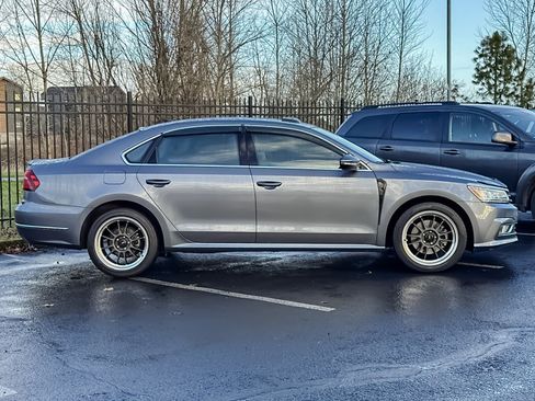 Used 2018 Volkswagen Passat 2.0T SE image 3