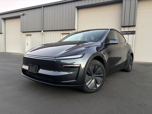 Used 2026 Tesla Model Y Long Range AWD/4WD image 4