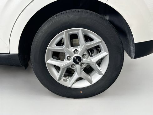 Used 2025 Kia Soul LX w/ LX Technology Package FWD image 11