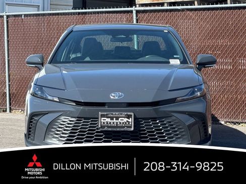 Used 2025 Toyota Camry SE FWD image 9