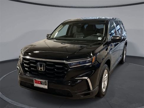 Used 2023 Honda Pilot LX image 1
