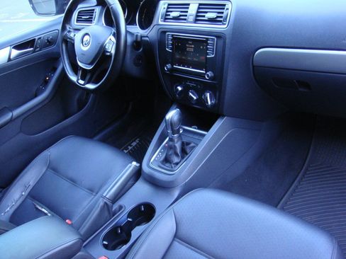 Used 2017 Volkswagen Jetta SE FWD image 15