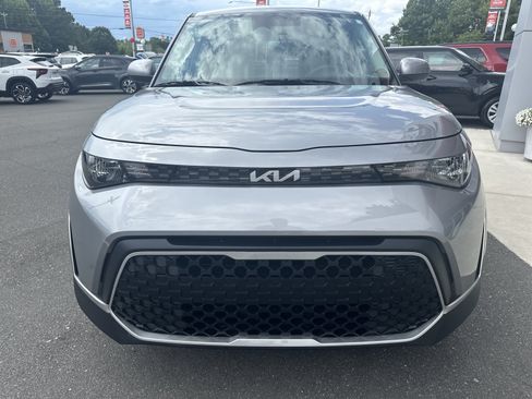 Used 2024 Kia Soul LX w/ Option Group 015 FWD image 3