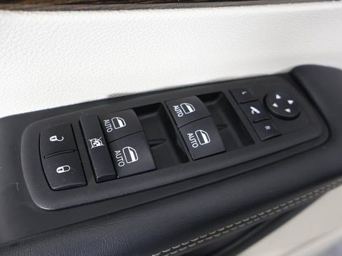 Used 2023 Chrysler Pacifica Limited image 46