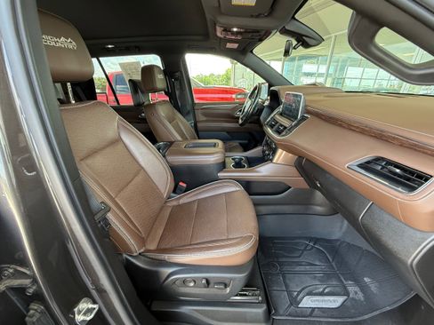 Used 2021 Chevrolet Tahoe High Country w/ Premium Package image 20