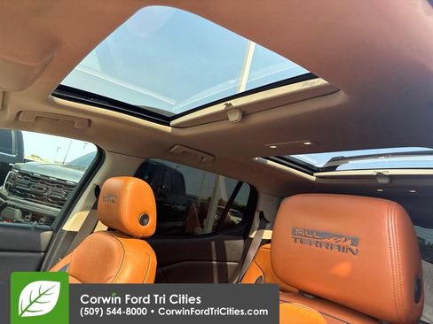 Used 2017 GMC Acadia SLT AWD/4WD image 2