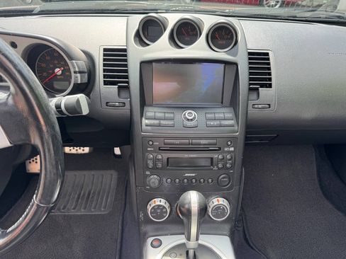 Used 2006 Nissan 350Z Touring RWD image 13