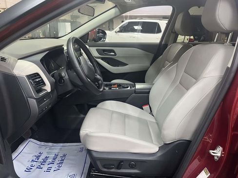 Used 2025 Nissan Rogue SV w/ SV Premium Package AWD/4WD image 16