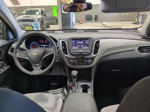 Used 2022 Chevrolet Equinox LS FWD image 4