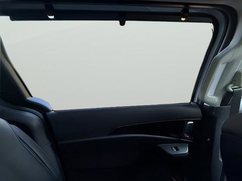 Used 2026 Kia Carnival SX Prestige image 24