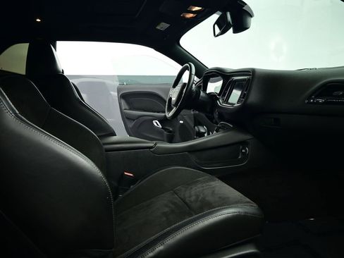 Used 2019 Dodge Challenger R/T w/ Plus Package image 27