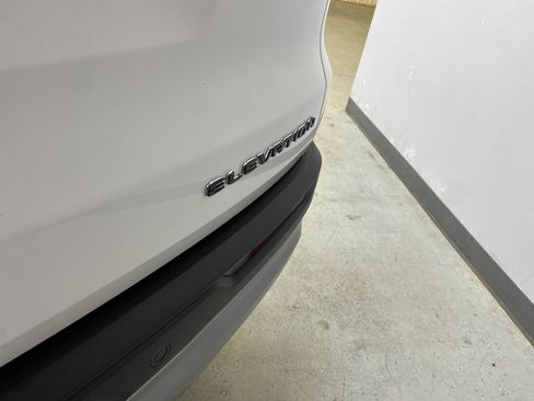 Used 2025 GMC Acadia Elevation image 19