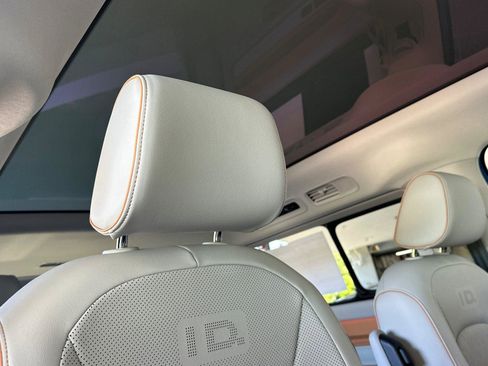 New 2025 Volkswagen ID. Buzz 1st Edition image 17