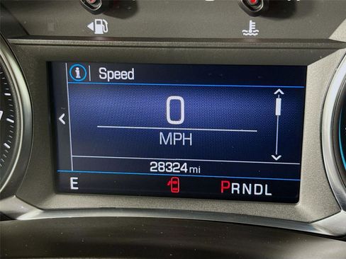 Used 2023 Chevrolet Equinox LT image 2