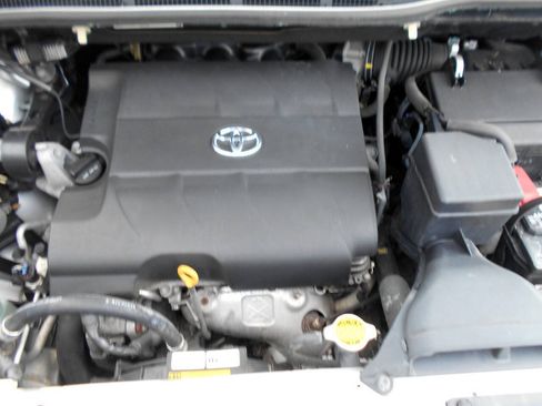 Used 2011 Toyota Sienna LE w/ Towing Pkg FWD image 24
