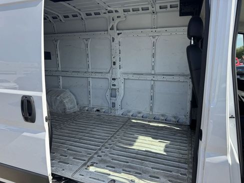 Used 2025 RAM ProMaster 2500 w/ Convenience Group FWD image 23
