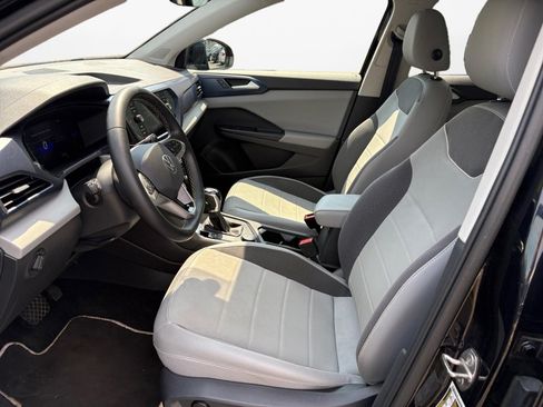 Certified 2023 Volkswagen Taos SE w/ Panoramic Sunroof Package AWD/4WD image 9