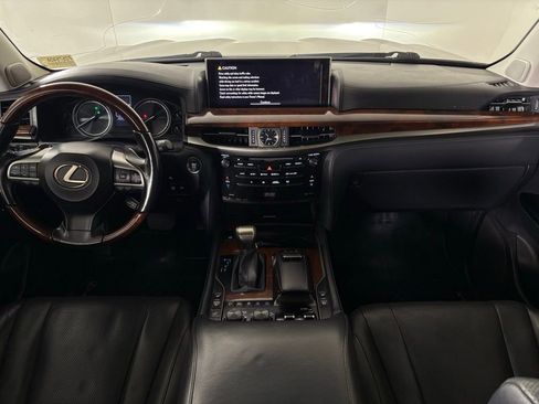 Used 2021 Lexus LX 570 4WD w/ Luxury Package image 33