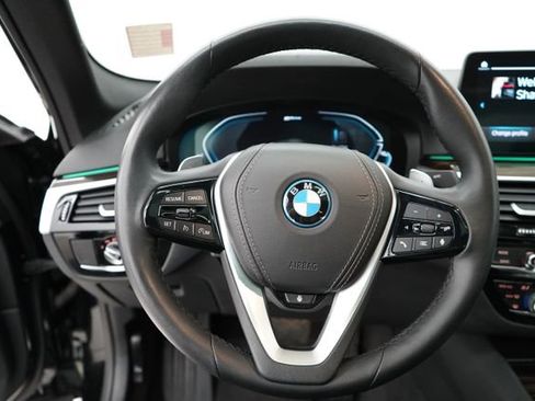 Used 2023 BMW 530e xDrive w/ Convenience Package image 11