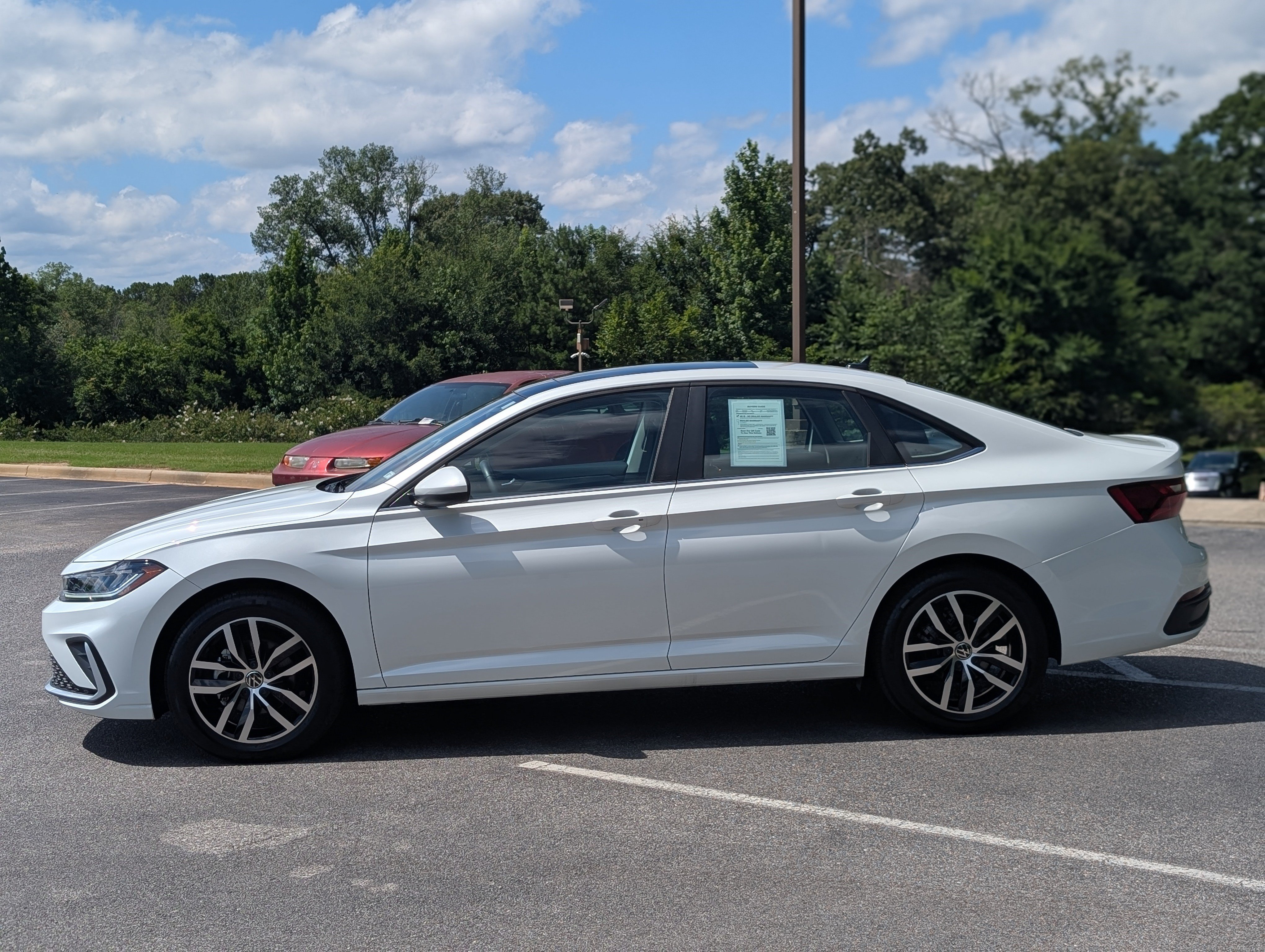 Used 2025 Volkswagen Jetta SE w/ Sunroof Package FWD image 6