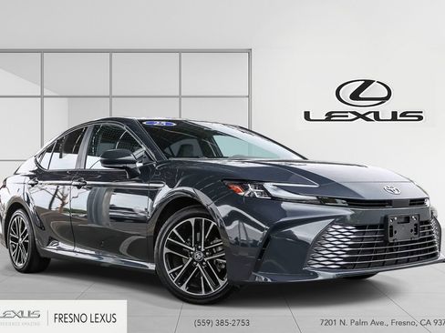 Used 2025 Toyota Camry XLE FWD image 1