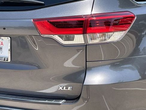 Used 2018 Toyota Highlander XLE FWD image 6