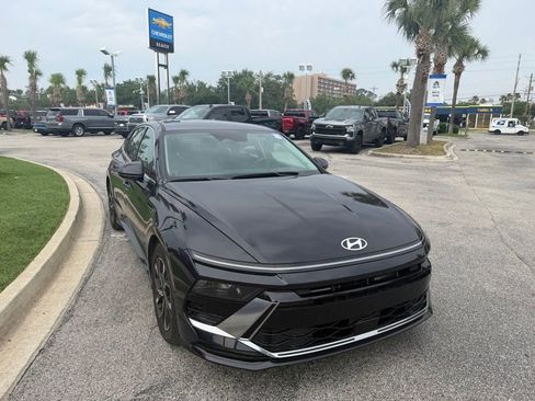 Used 2024 Hyundai Sonata SEL FWD image 2