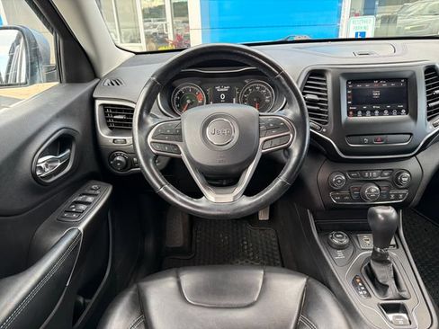 Used 2020 Jeep Cherokee Latitude Plus w/ Comfort/Convenience Group AWD/4WD image 30