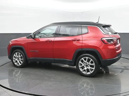 Used 2025 Jeep Compass Limited AWD/4WD image 3