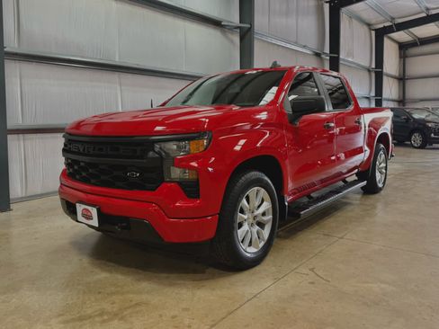 Used 2022 Chevrolet Silverado 1500 Custom image 1