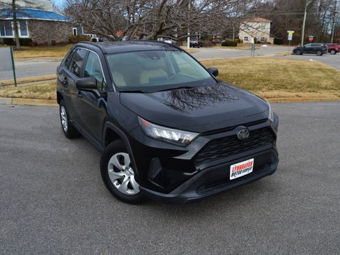 Used 2020 Toyota RAV4 LE image 21