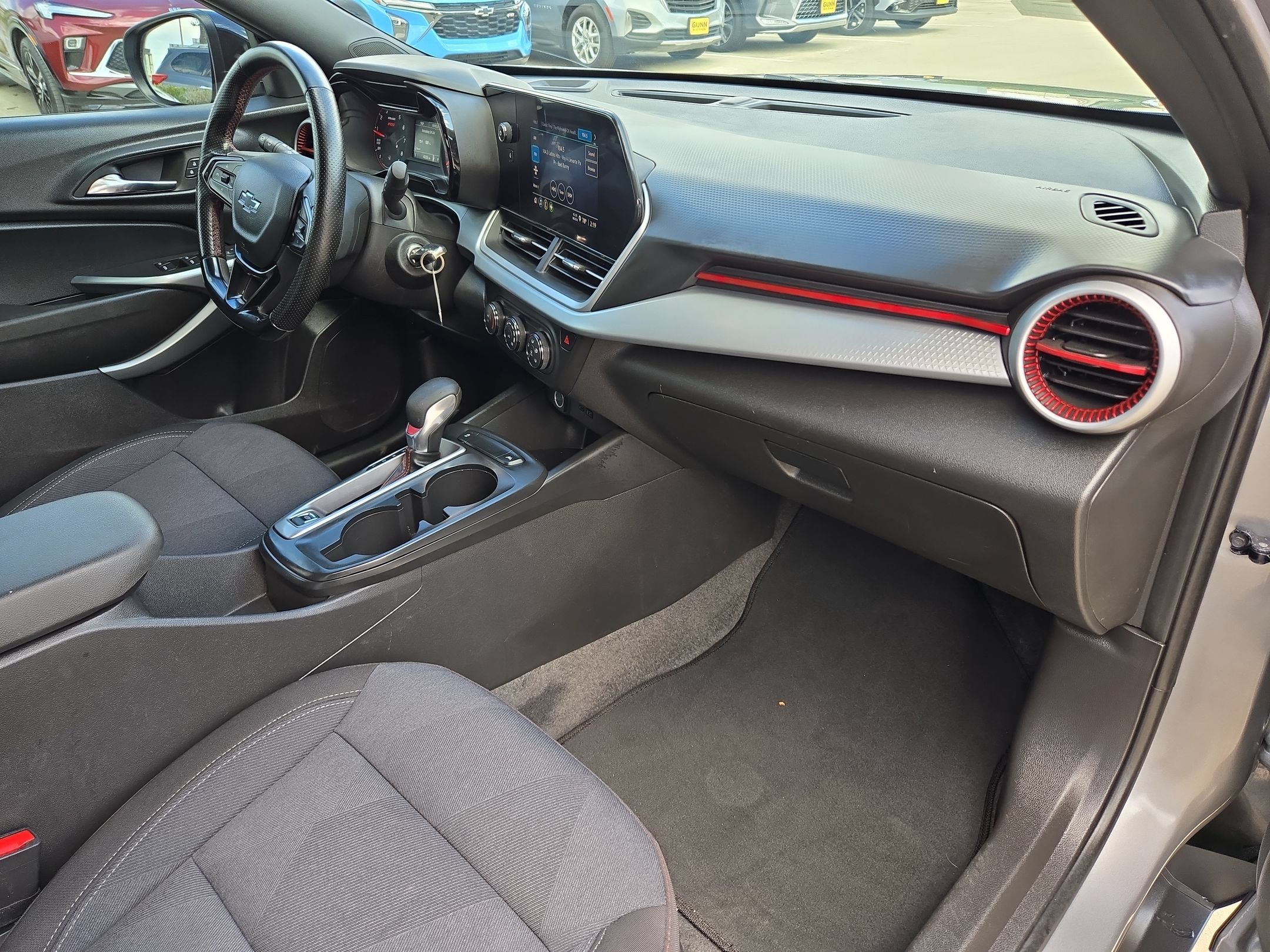 Used 2024 Chevrolet Trax RS FWD image 28