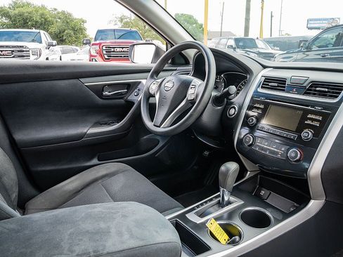 Used 2015 Nissan Altima 2.5 S w/ Power Driver Seat Package FWD image 19