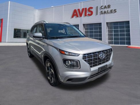 Used 2025 Hyundai Venue SEL FWD image 3