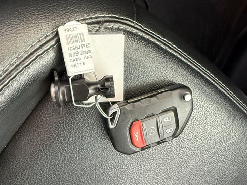 Used 2020 Jeep Gladiator Overland image 33