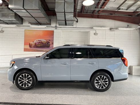 Used 2025 Ford Expedition Platinum image 5