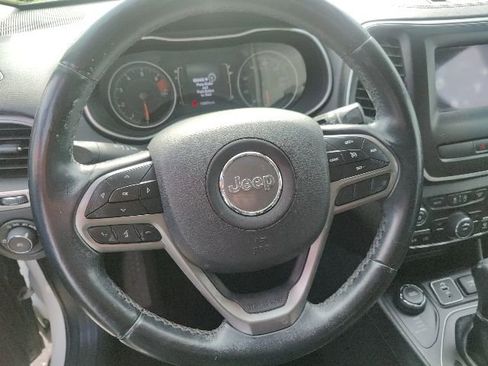 Used 2019 Jeep Cherokee Latitude Plus AWD/4WD image 23