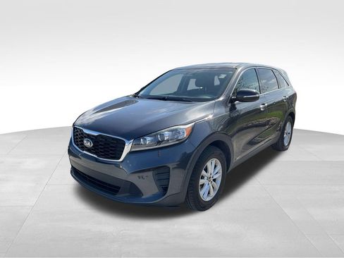 Used 2019 Kia Sorento LX image 4