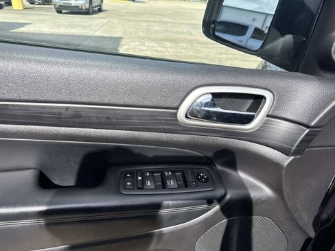 Used 2021 Jeep Grand Cherokee Laredo X image 19