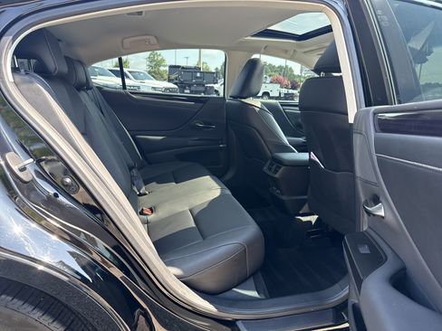 Used 2020 Lexus ES 350 w/ Premium Package FWD image 2