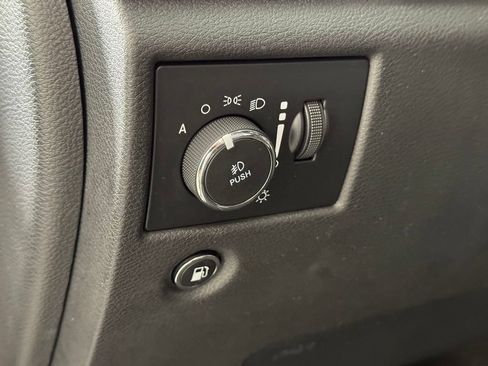 Used 2018 Jeep Grand Cherokee Limited AWD/4WD image 18
