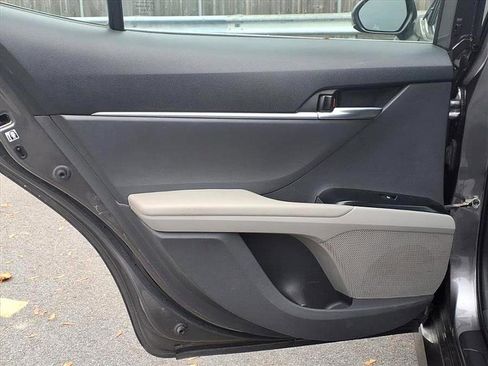 Used 2019 Toyota Camry L image 29