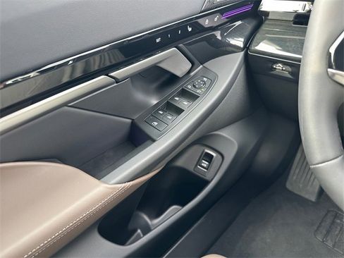 Certified 2025 BMW 530i xDrive w/ Premium Package image 21