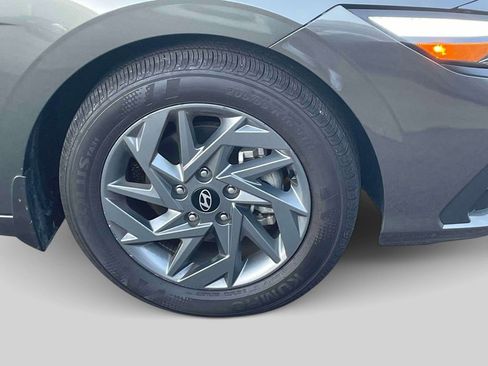 Used 2024 Hyundai Elantra SEL FWD image 9