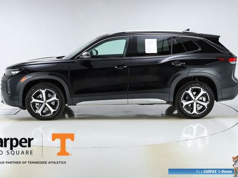 Used 2025 Volkswagen Tiguan SE w/ Panoramic Sunroof Package AWD/4WD image 2